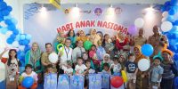 Direktur RSUD Gambiran Kota Kediri beserta jajaran manajemen bersama anak-anak, orang tua dan peserta fun game.